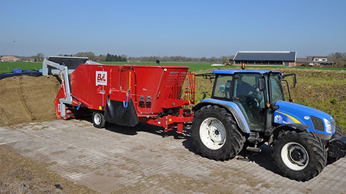 Self-loading feed mixer