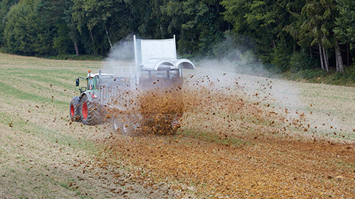Solid manure spreading walls